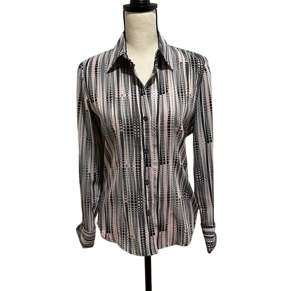 New York & Company Tops - NEW YORK & COMPANY LONG SLEEVE BUTTON DOWN SHIRT XS